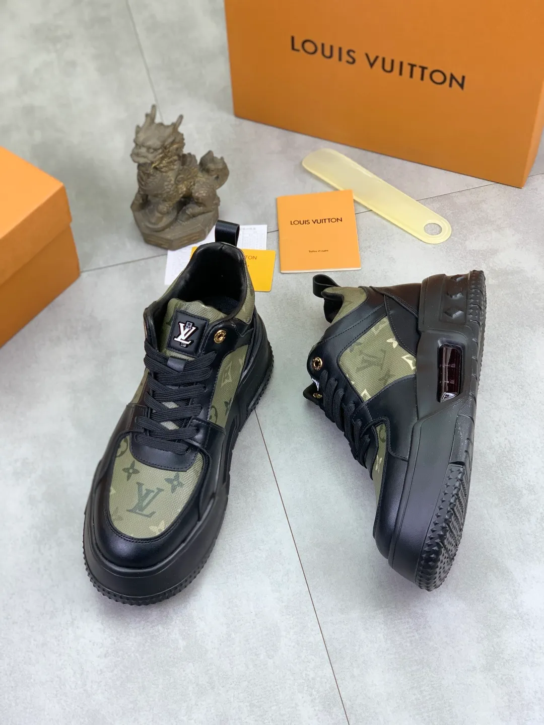 Men's men's shoes 💰P440 new style 💶【LOUIS VUITTON) new high top🍀LV Louis Vuitton *—— LV classic high top trendy shoes! Made of imported original soft calfskin, water-dyed pigskin lining. Original wear-resistant rubber outsole! High quality products! Code number: 38-44 Color: 2️⃣colors available